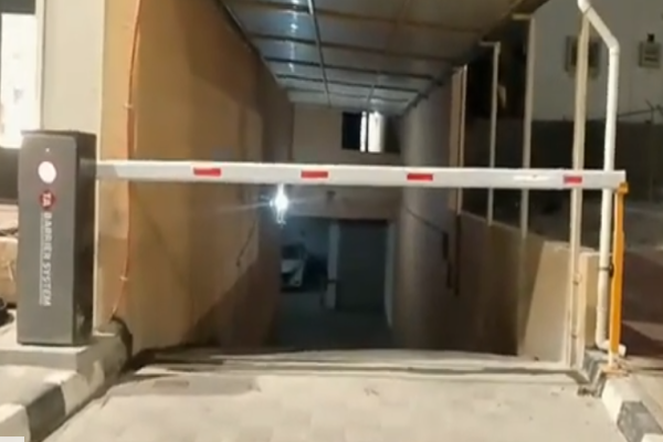 بوابة امنية لمرور السيارات