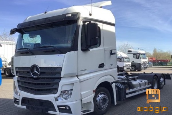 شاحنه مرسيدس بحالة شبه جديدة للبيع