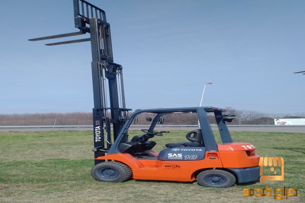 forklifts روافع شوكيه للايجار